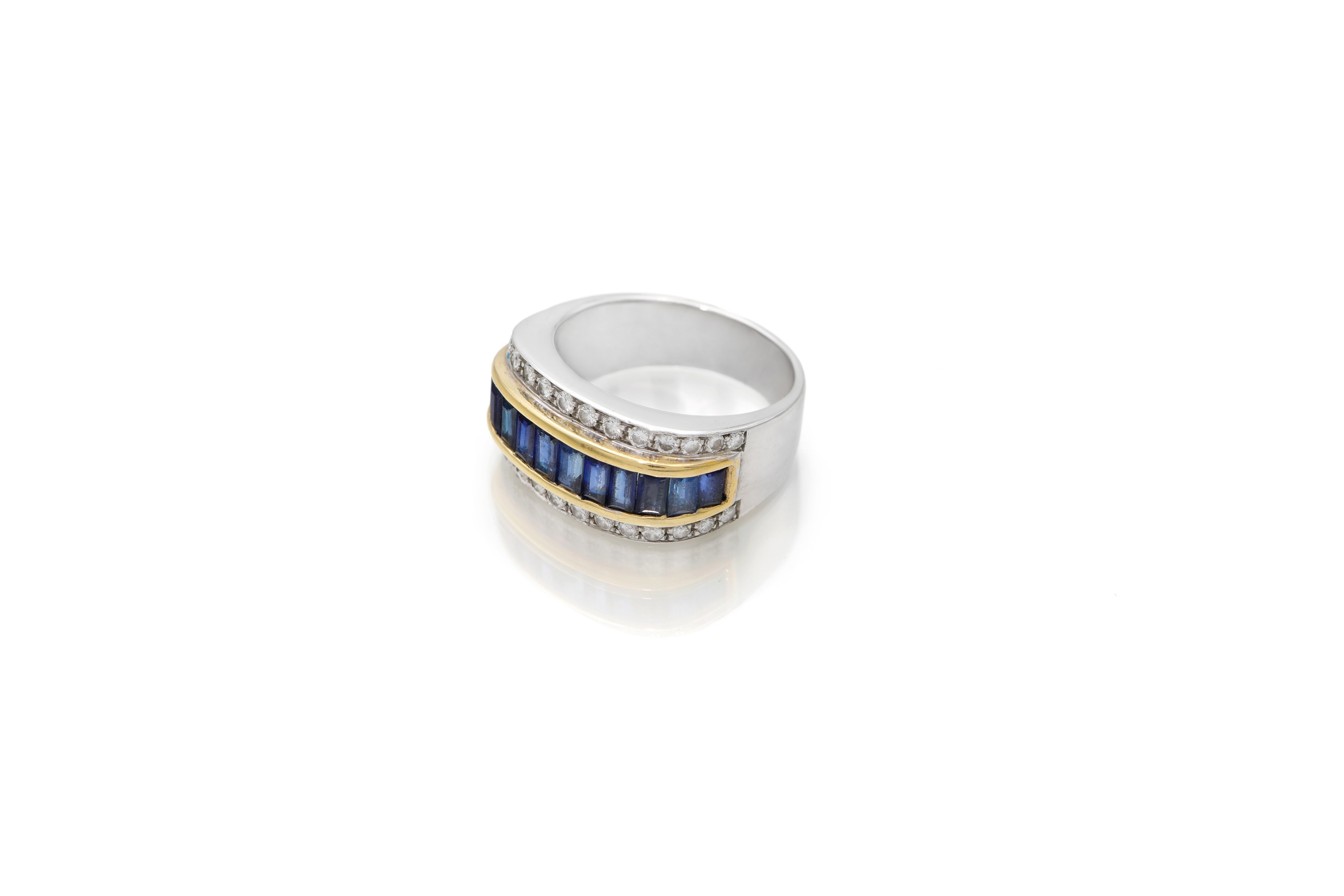 Anello in oro bianco 750/000 con zaffiri e diamanti