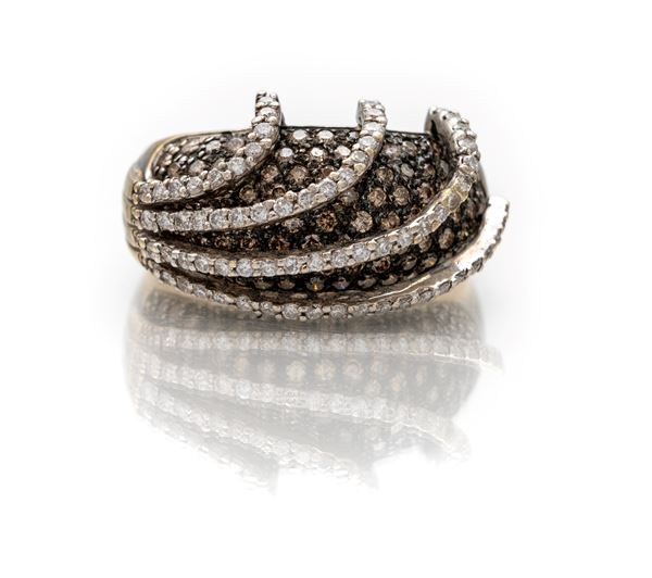 Anello in oro, brillanti e brillanti fancy