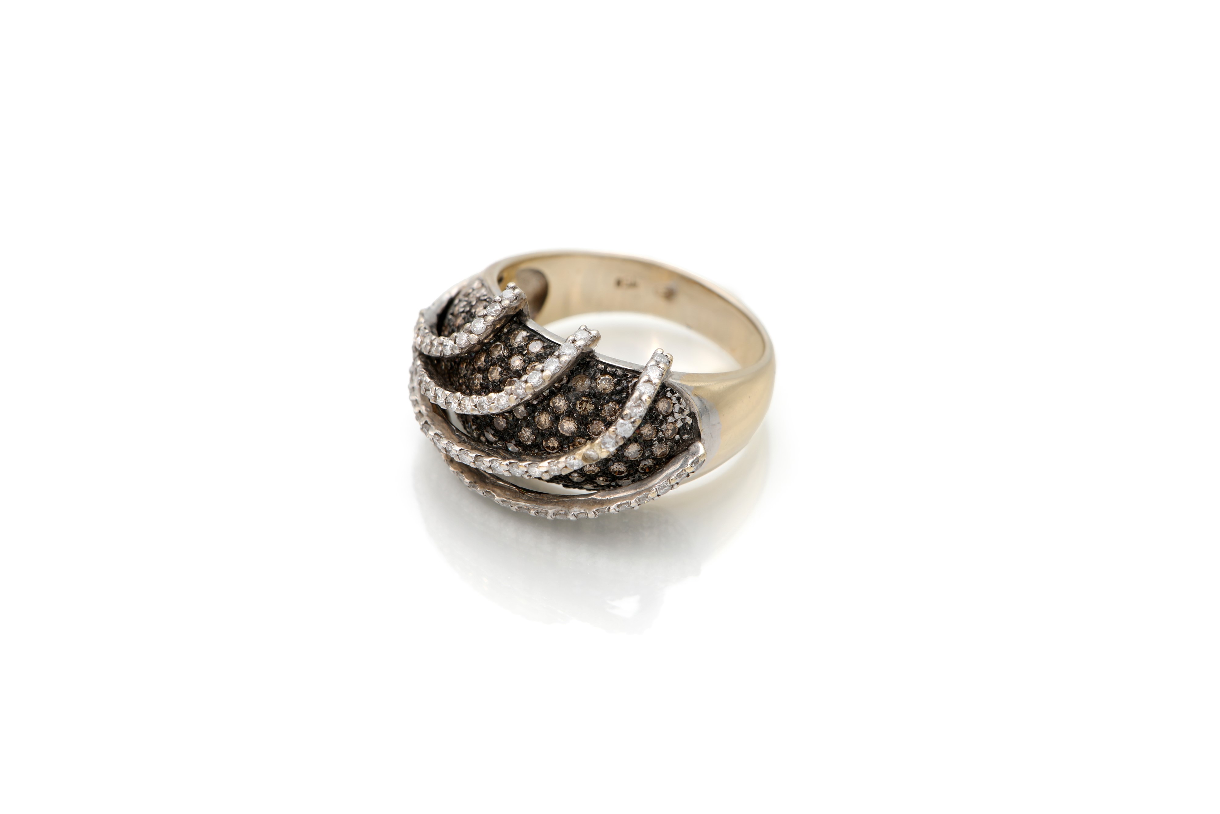 Anello in oro bianco e giallo 750/000 con diamanti brillanti ct 0,70