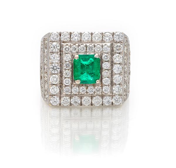 Anello in oro, brillanti e smeraldo