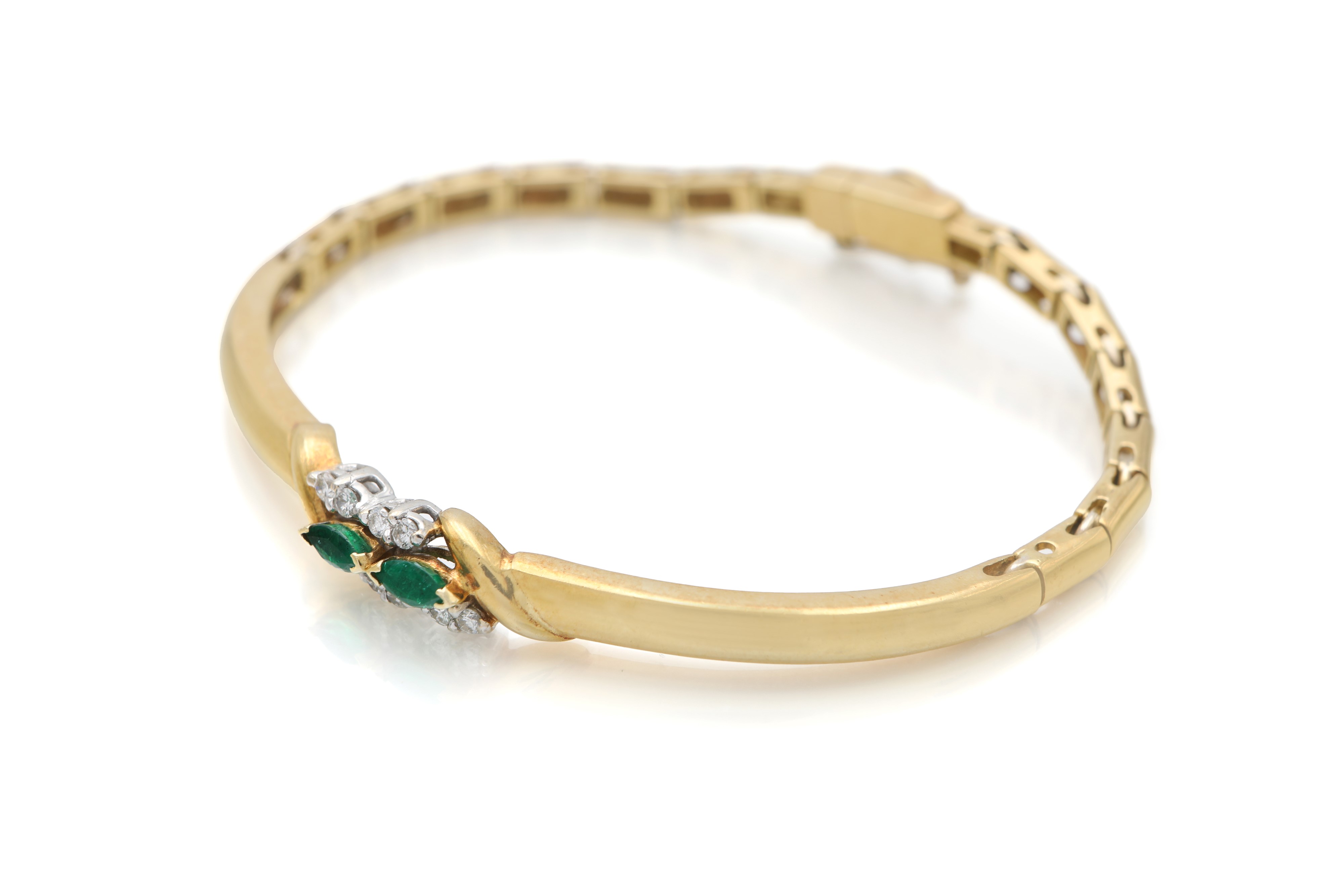 Bracciale rigido in oro giallo 750, con smeraldi e brillanti