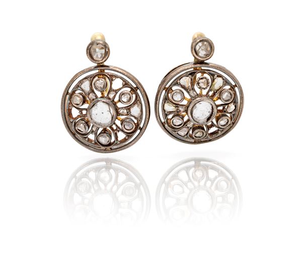 Orecchini antichi a bottone in oro, argento e diamanti in taglio rosa