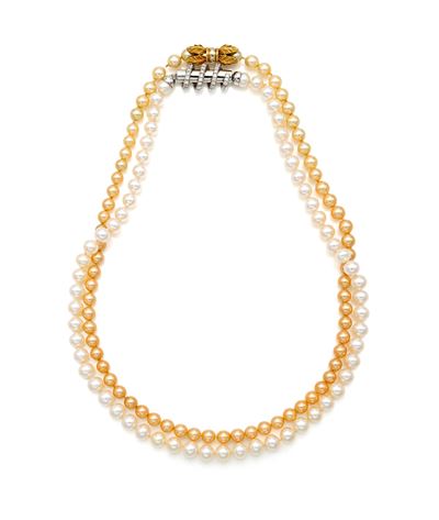 Coppia di collane in oro giallo e bianco 750/000 con perle d'acqua dolce e brillanti