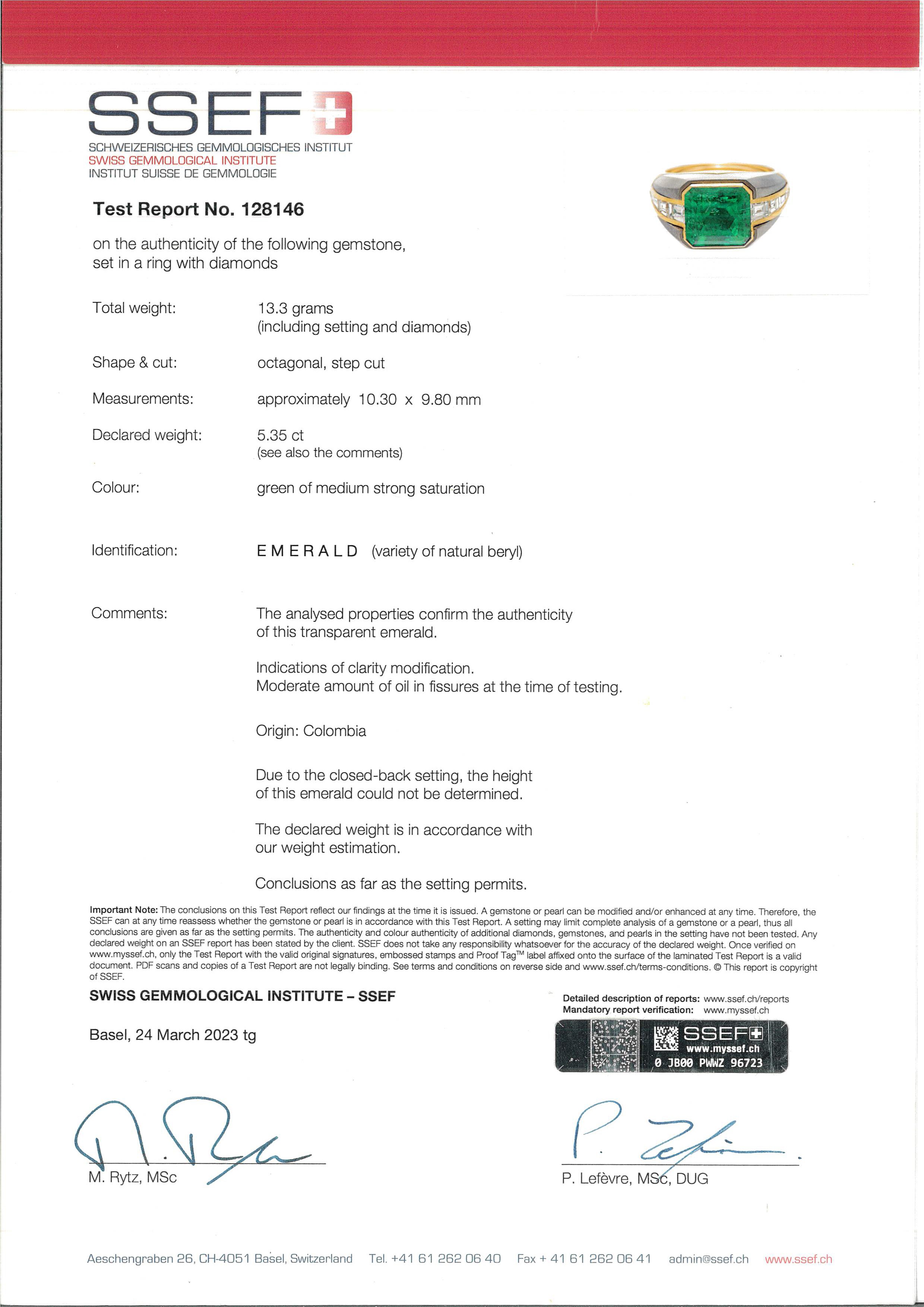 Langi, anello a trombino in oro, titanio, smeraldo e diamanti.
