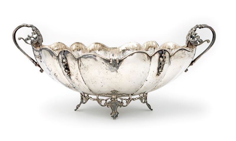 Centrotavola a navicella con anse traforate