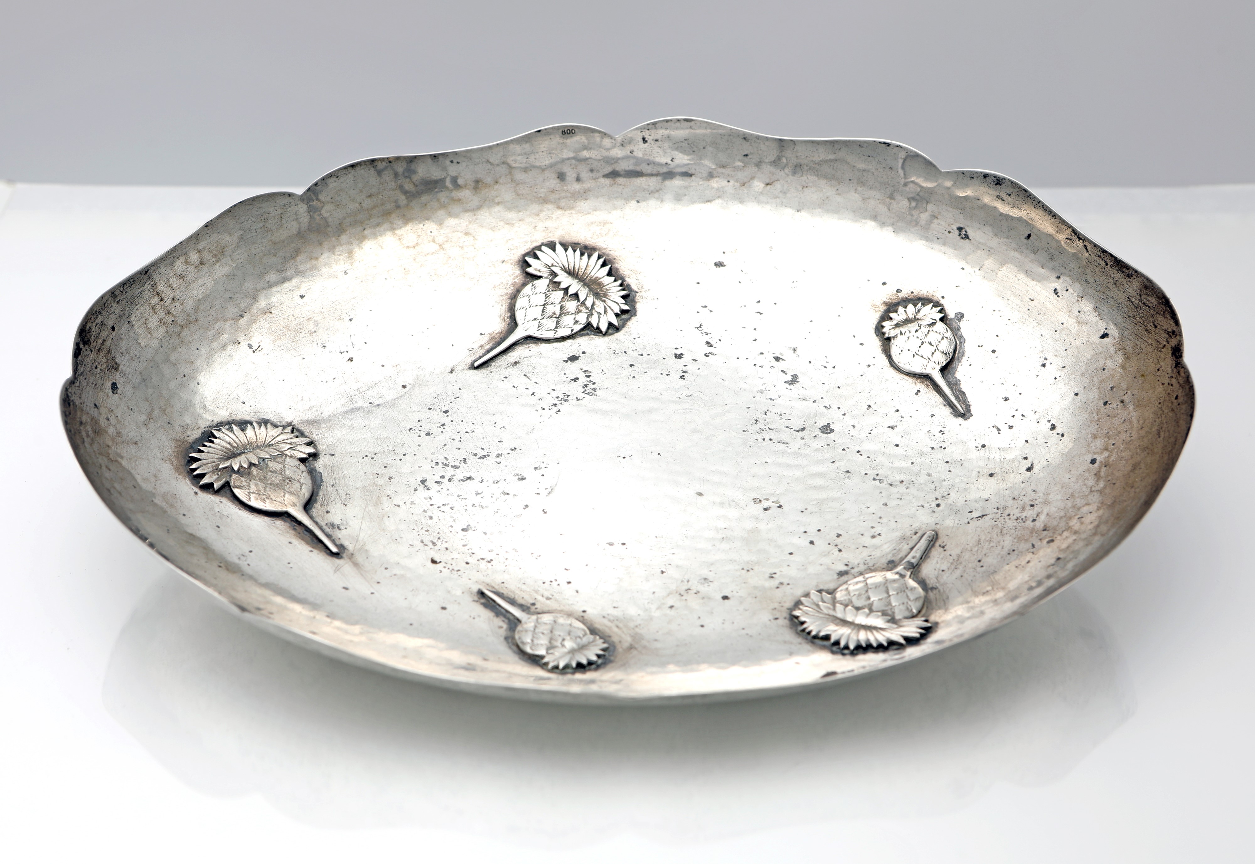 Vaschetta ovale con orlo sagomato