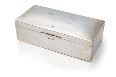 Scatola rettangolare in legno rivestito in argento, cm 5,5x19x9