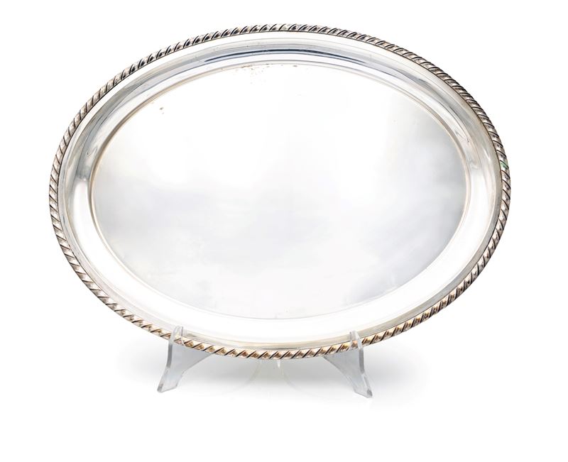 Piatto da portata ovale in argento con orlo cordonato