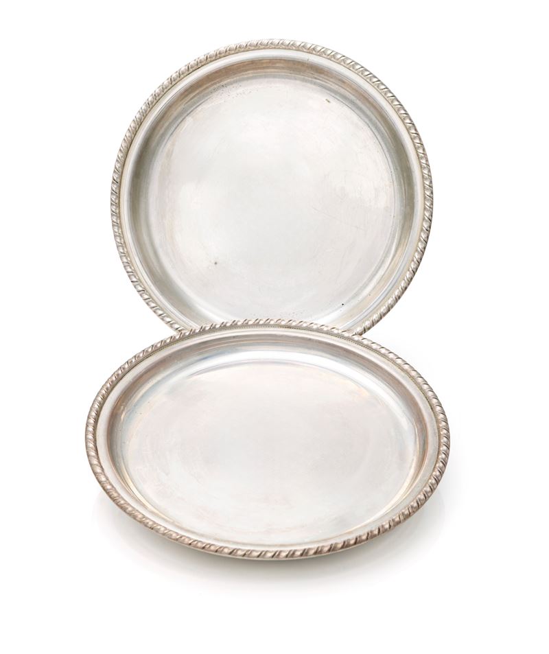 Coppia di piattini sottobottiglia, ceramica con profilo cordonato, diametro cm 13,7