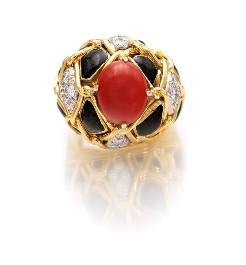 Webb, anello in oro e platino, corallo, smalto, brillanti