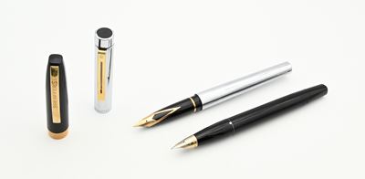 Sheaffer, Set di 2 Penne stilografiche in acciaio e celluloide con dettagli dorati