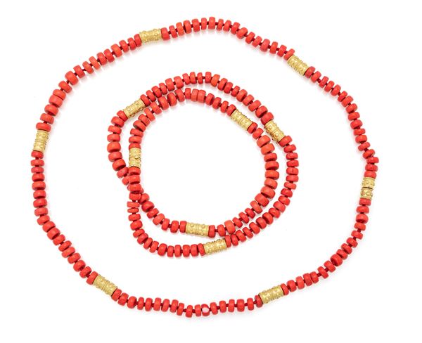 Coppia di collane in corallo bambù ed oro