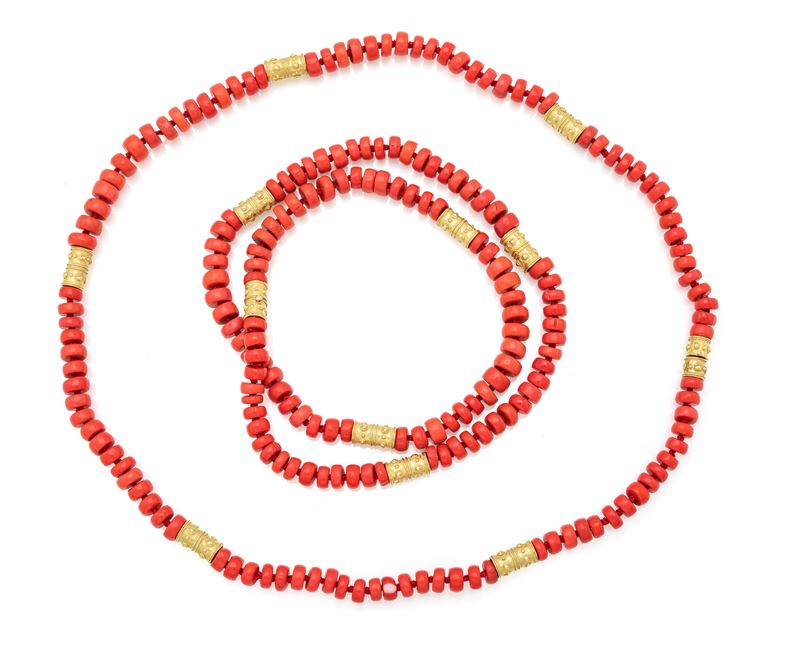 Coppia di collane in corallo bambù ed oro