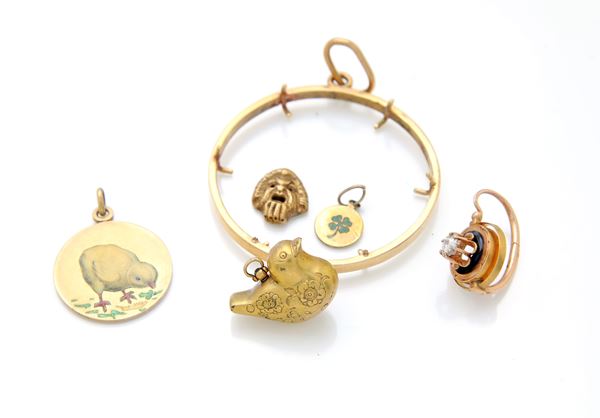 Lotto di 6 oggetti in oro e smalti