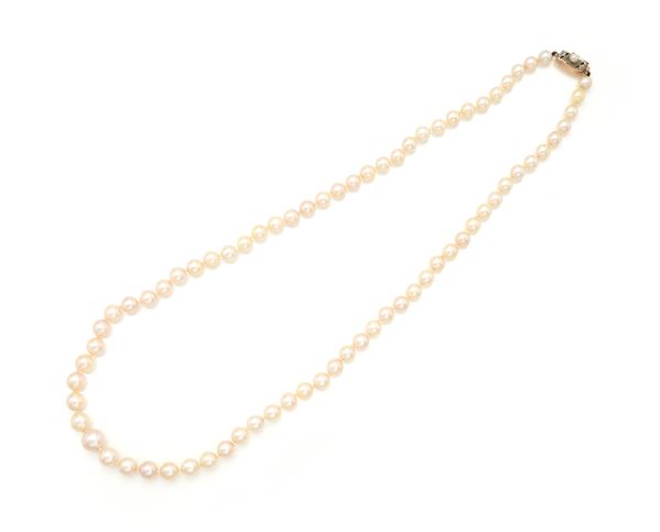 Collana ad un filo di perle ed oro