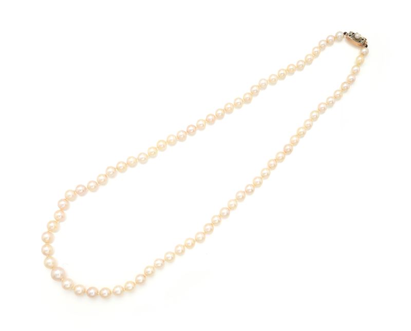 Collana a un filo di perle e oro giallo 750/000, perle Ø 6–9 mm
