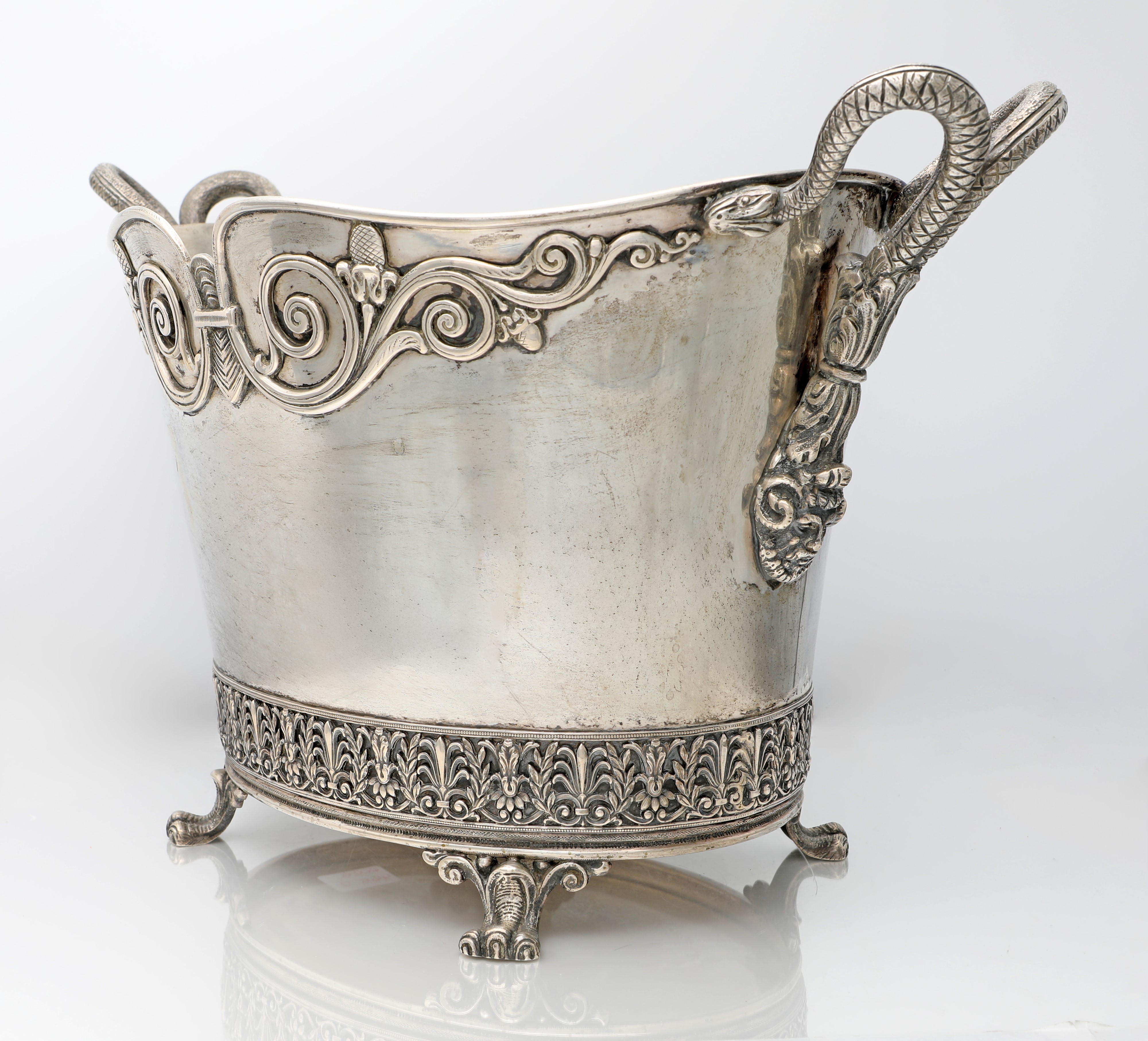 Rinfrescabottiglie biansato in argento 800/000