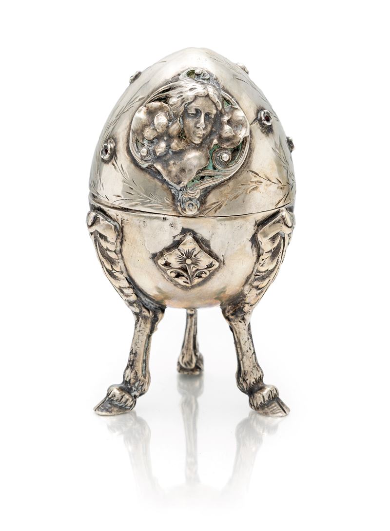 Uovo in argento 875/000 con coperchio ad innesto, Russia, fine del XIX secolo
