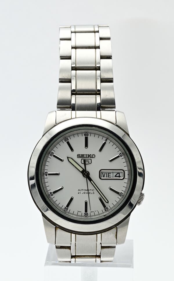 Seiko 5 Sports 7S26B 02W0- Orologio da polso automatico day-date da uomo in acciaio con fondello scheletrato. Con cinturino Seiko 5 Sports originale in acciaio
