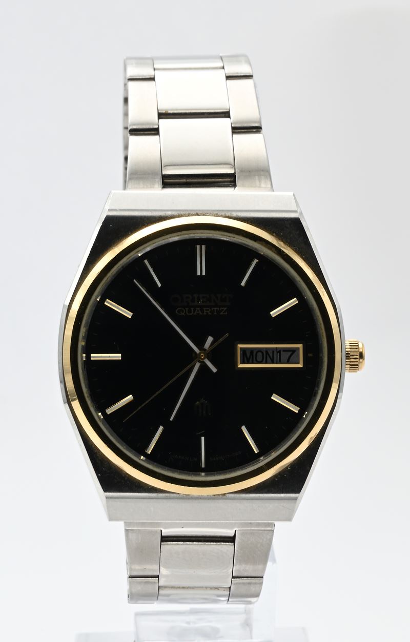 Orient 54916117-70ca - Orologio da Polso al Quarzo Day-date da Uomo in Acciaio con Ghiera Dorata