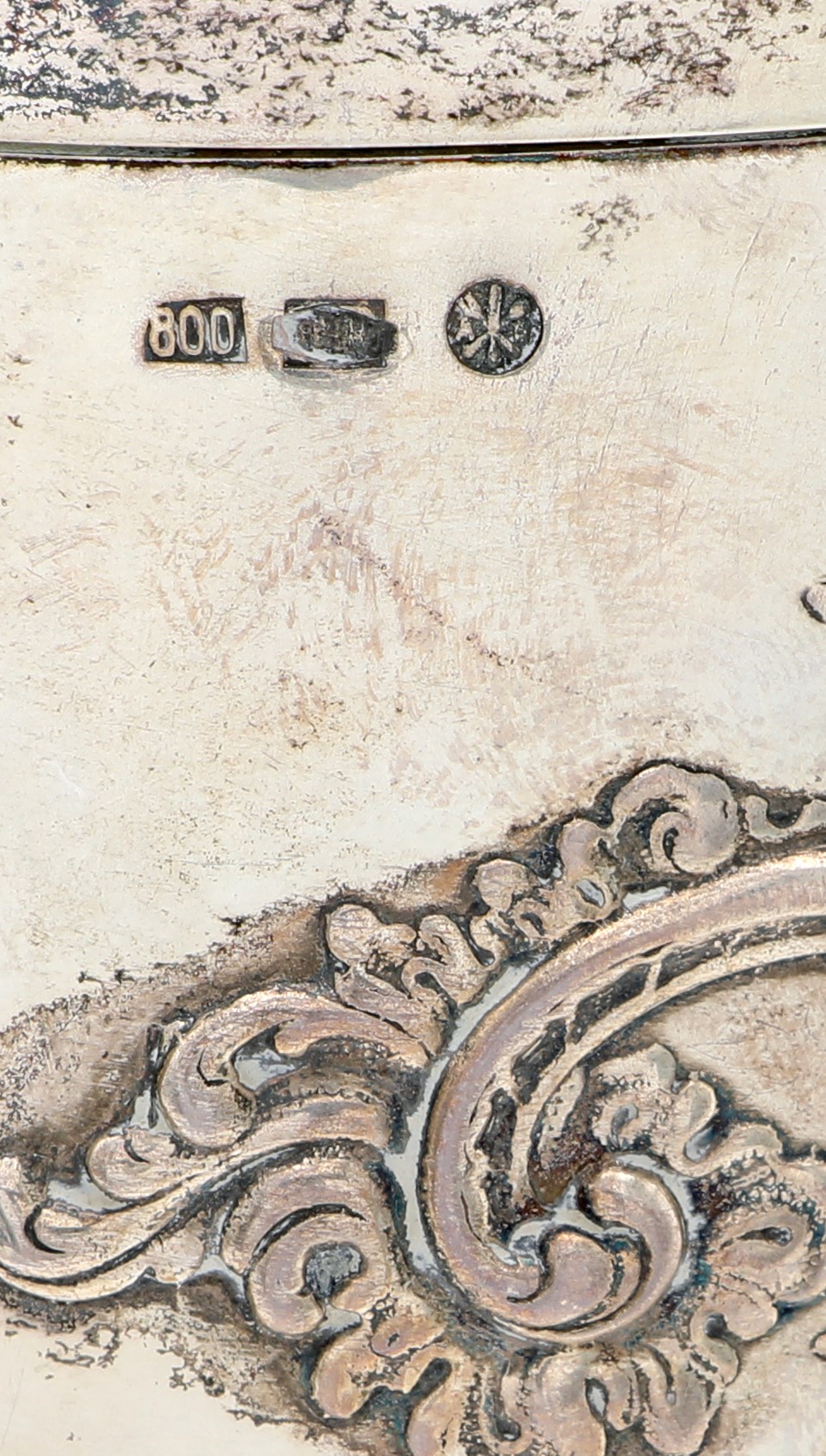 Tea caddy in argento