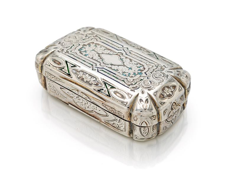 Antica tabacchiera in argento cesellato