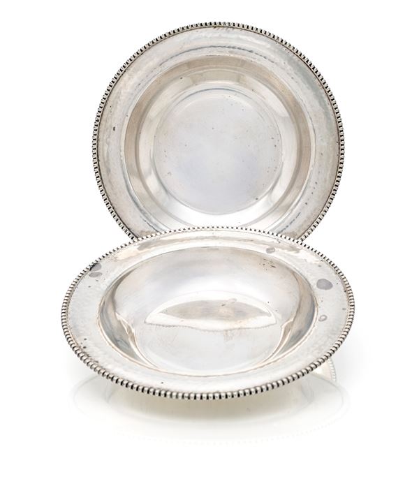 Coppia di piattini sottobottiglia in argento 800/000
