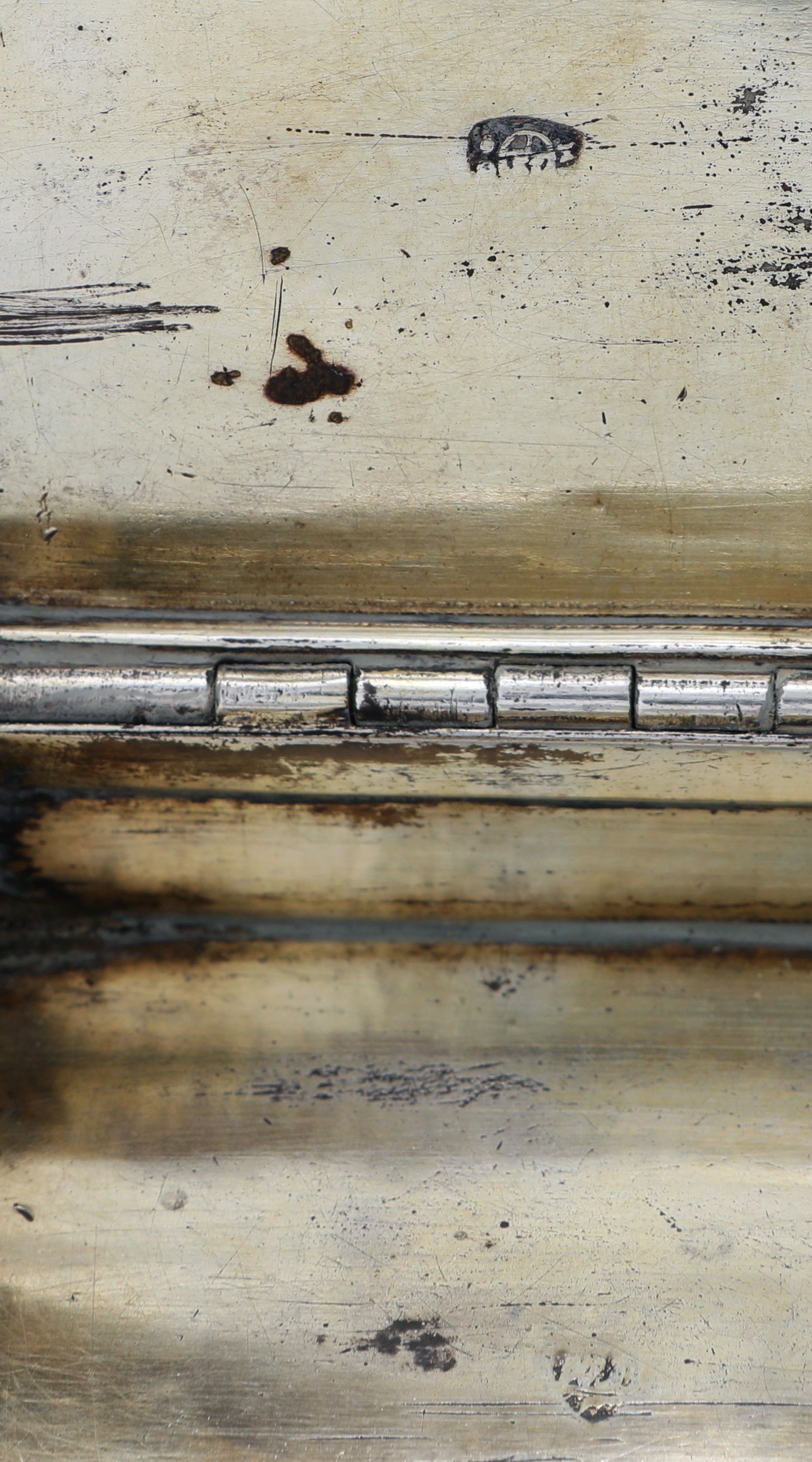 Antica tabacchiera in argento