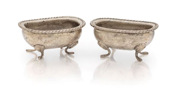 Coppia di piccole saliere in argento