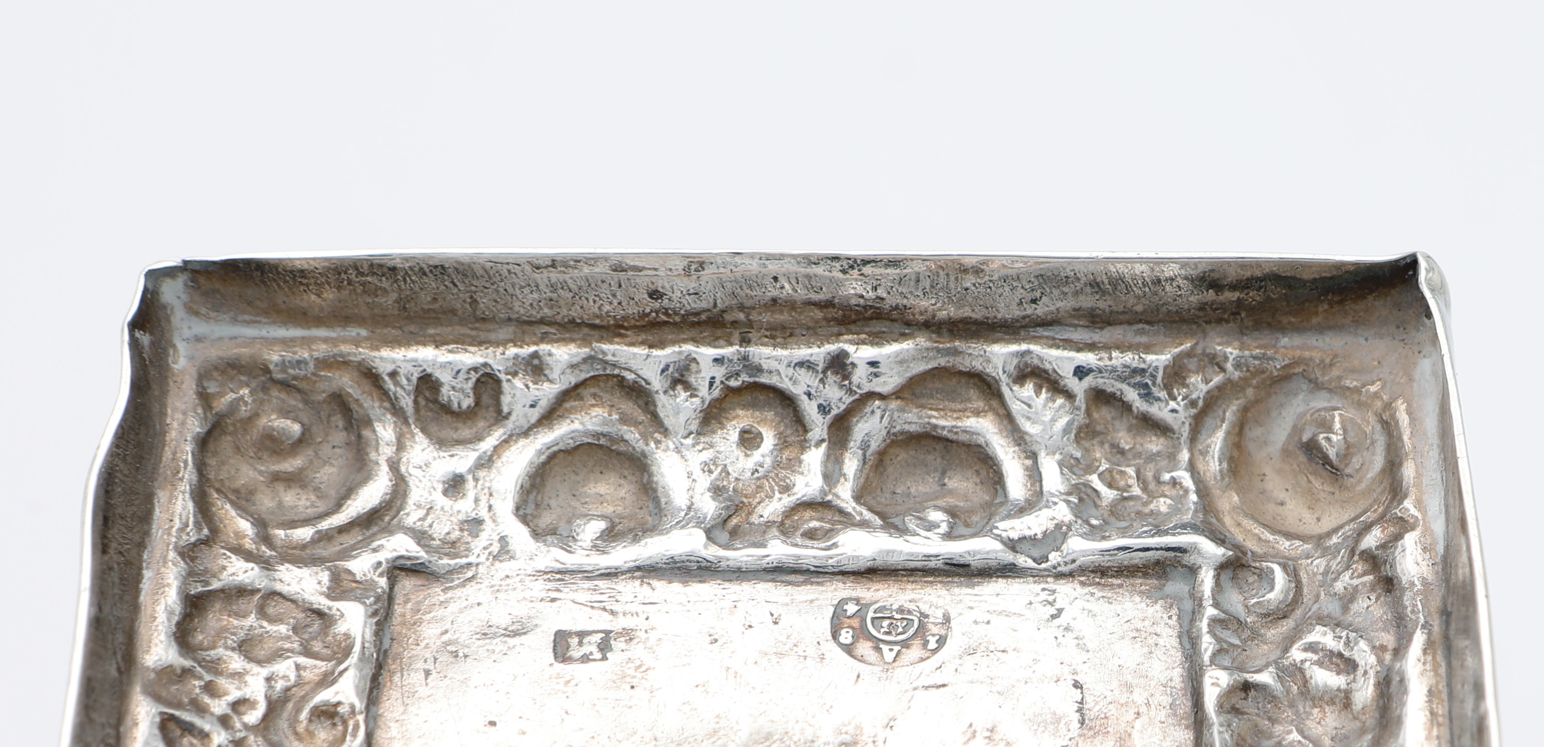 Due saliere in argento diverse