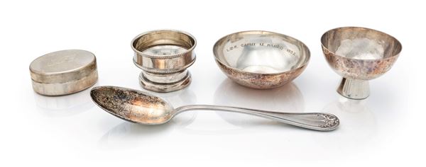 Lotto di cinque oggetti in argento 800/000