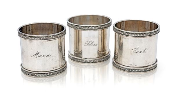 Tre porta tovagliolo ad anello in argento con profilo a palmette