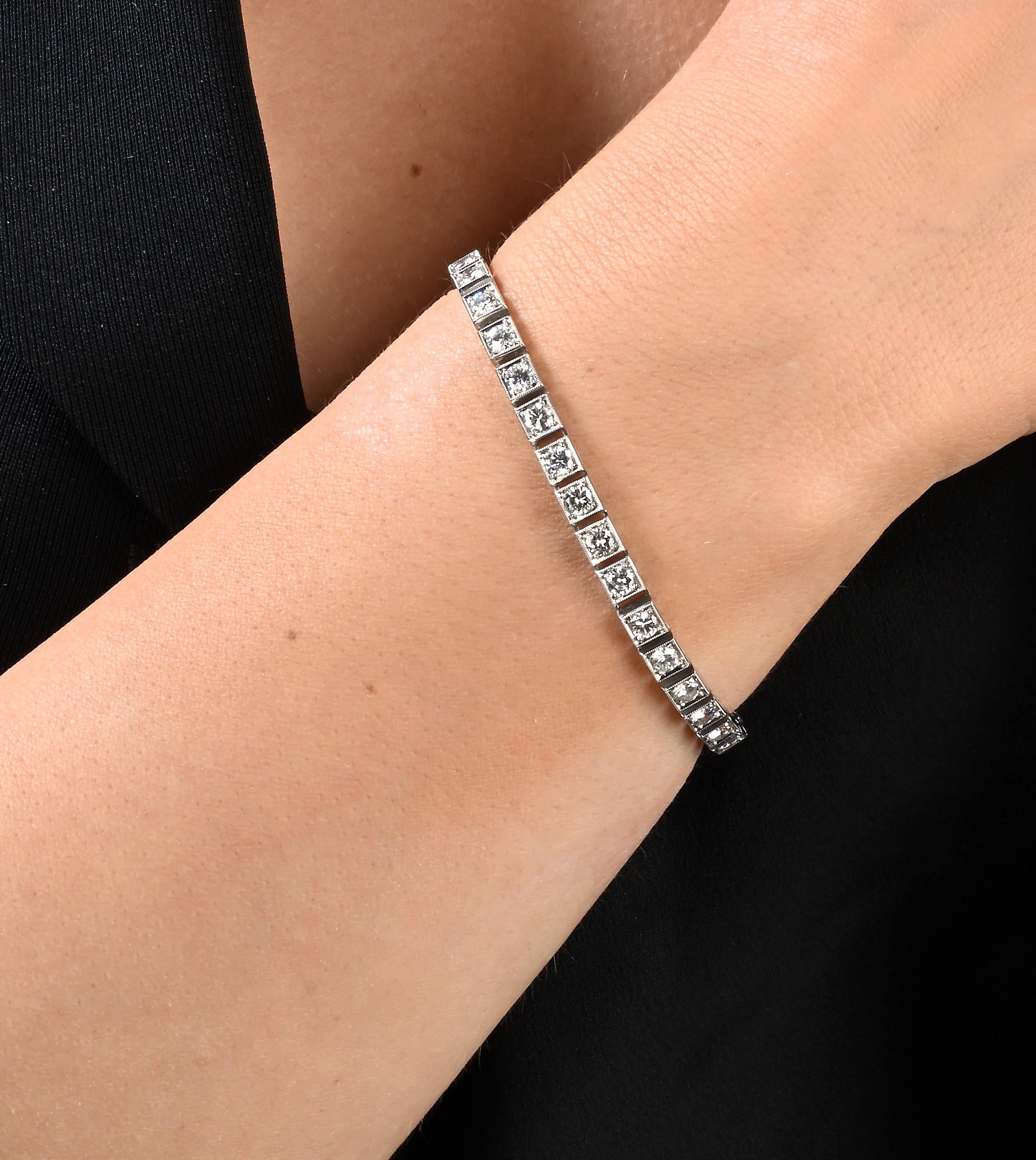 Oro bianco 750/000, bracciale tennis con diamanti rotondi brillanti