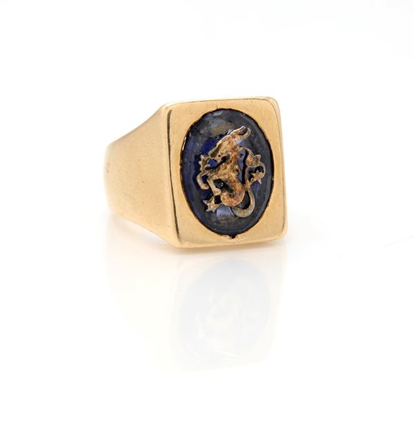 Anello a sigillo in oro e pietra blu