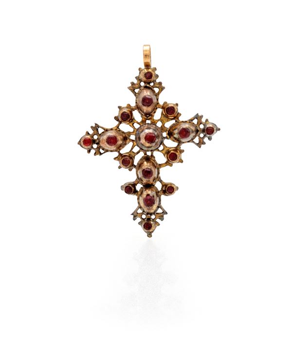 Pendente a croce antico in oro e pietre rosse