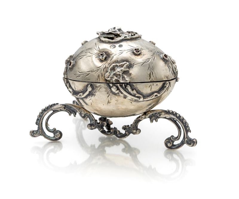Uovo in argento 875/000 con coperchio ad innesto, Russia, fine del XIX secolo