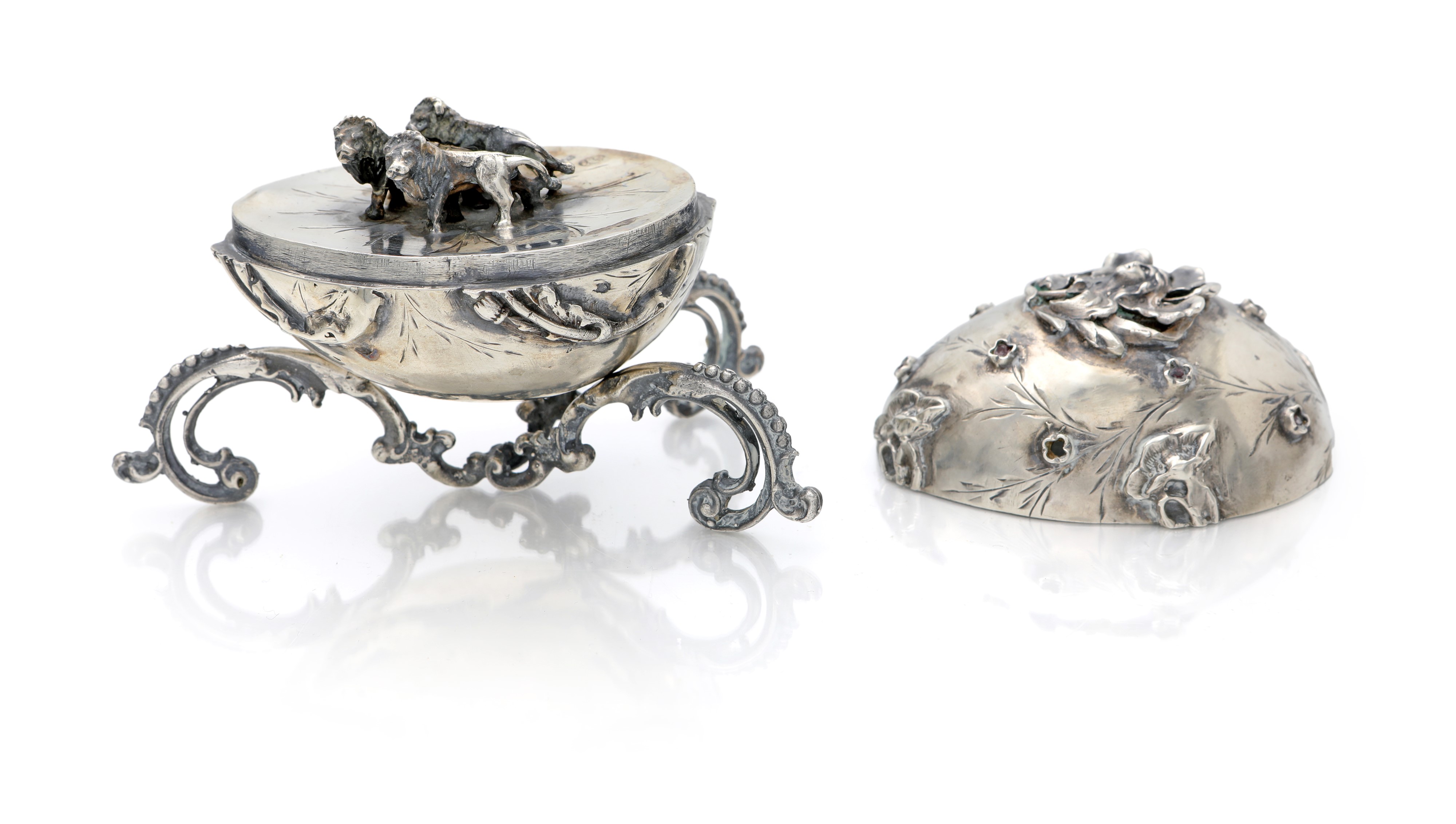 Uovo in argento 875/000 con coperchio ad innesto, Russia, fine del XIX secolo