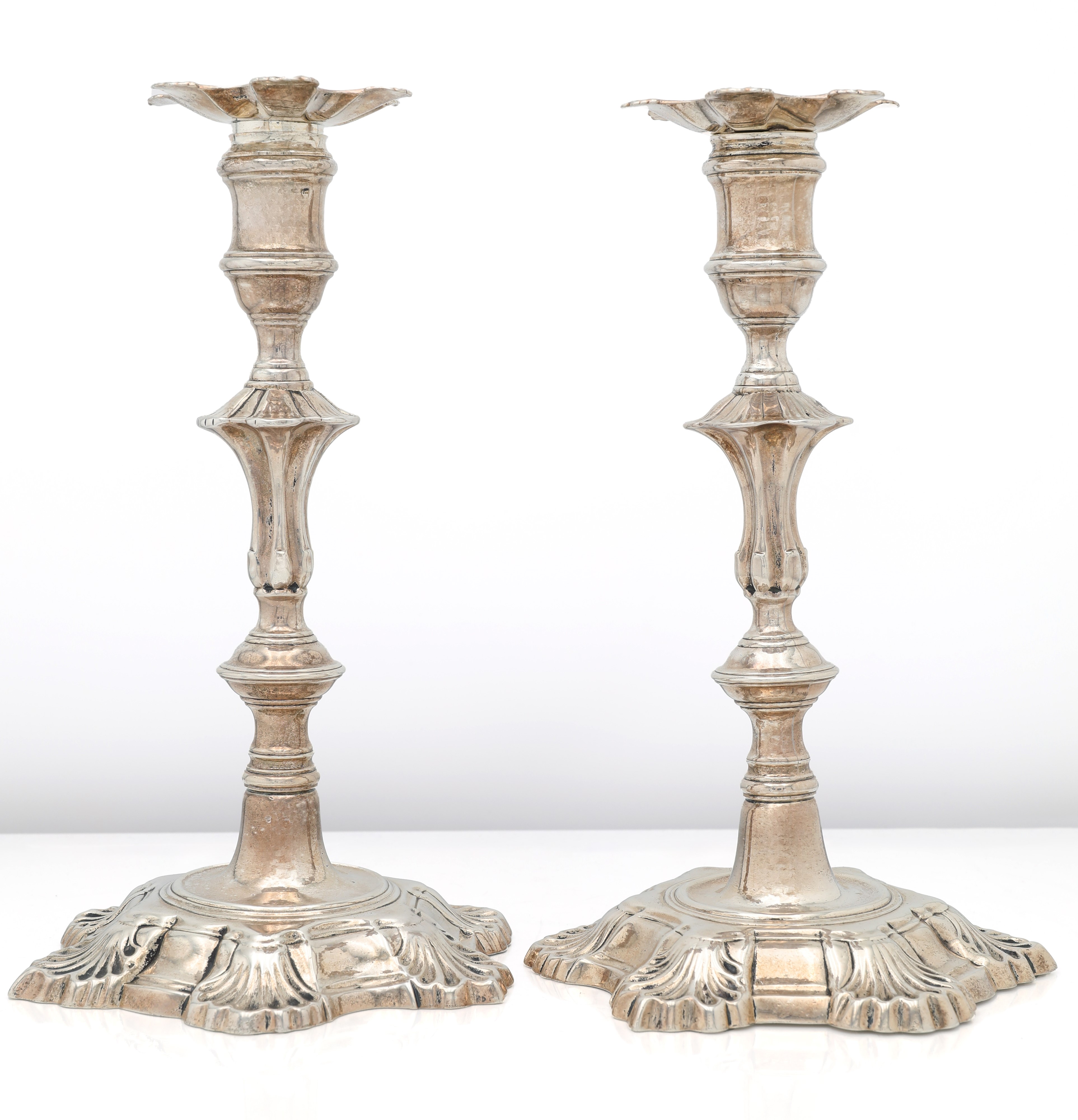 Coppia di candelieri, argento Londra, 1775