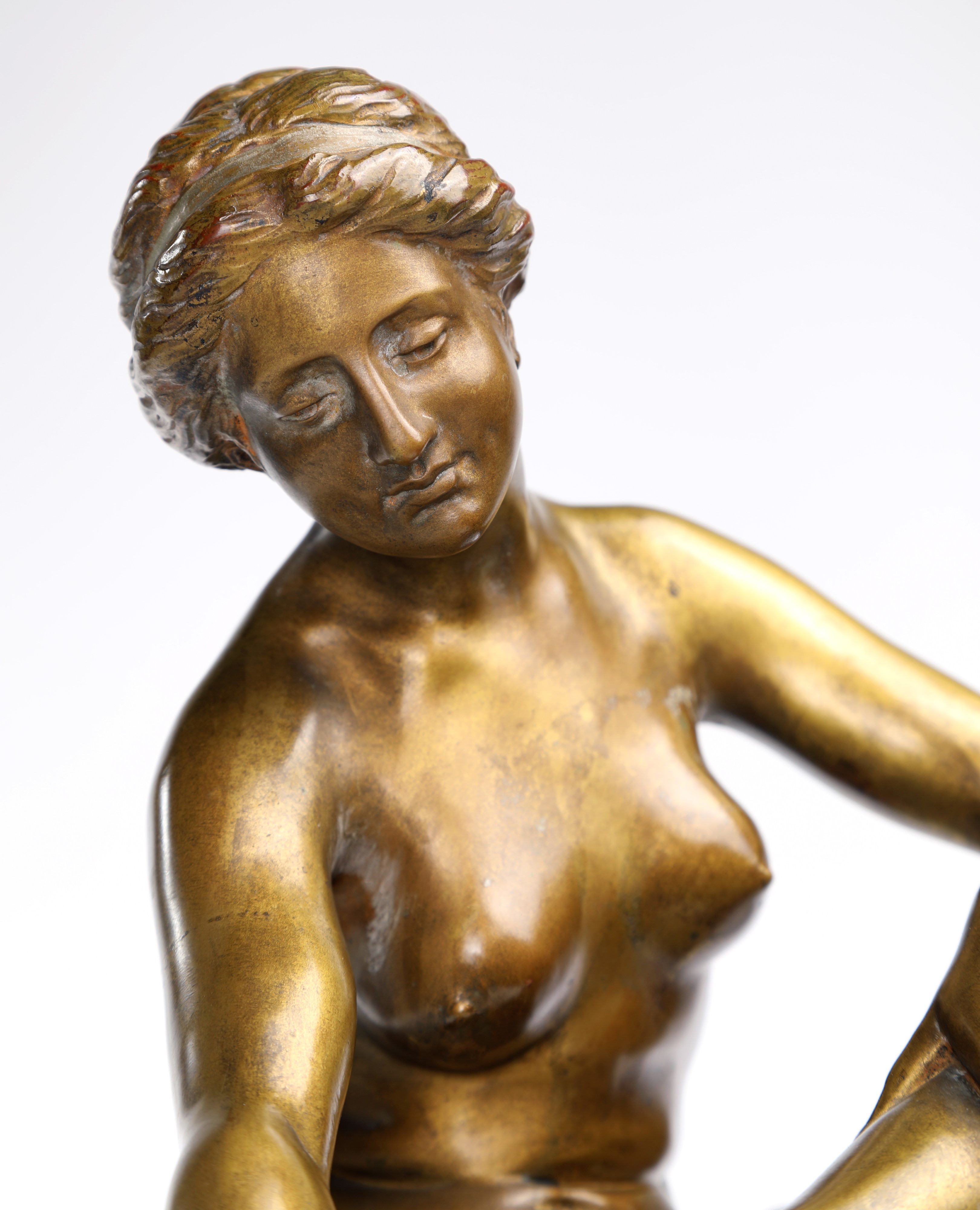 Jules Jacques Théodore Dominique Labatut - Bagnante - bronzo a patina dorata su base in marmo