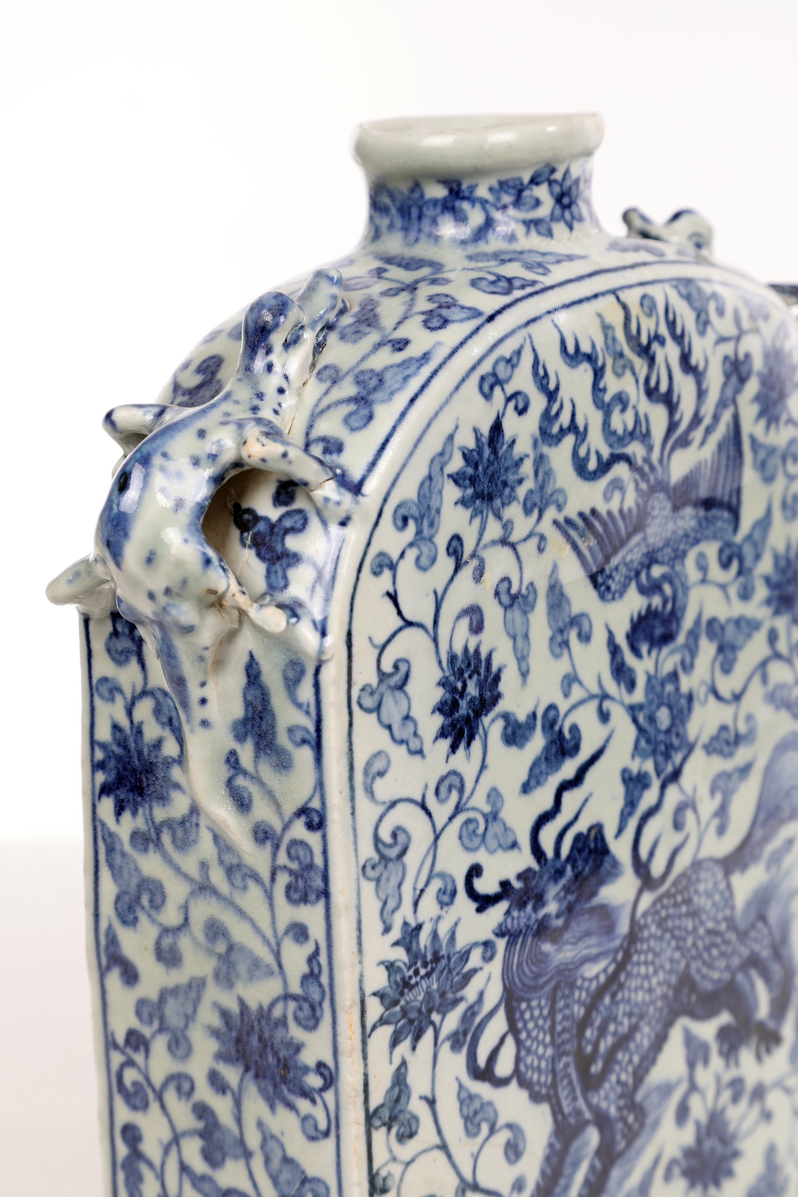 Fiasca in porcellana bianca e blu, Cina, dinastia Qing, XIX secolo