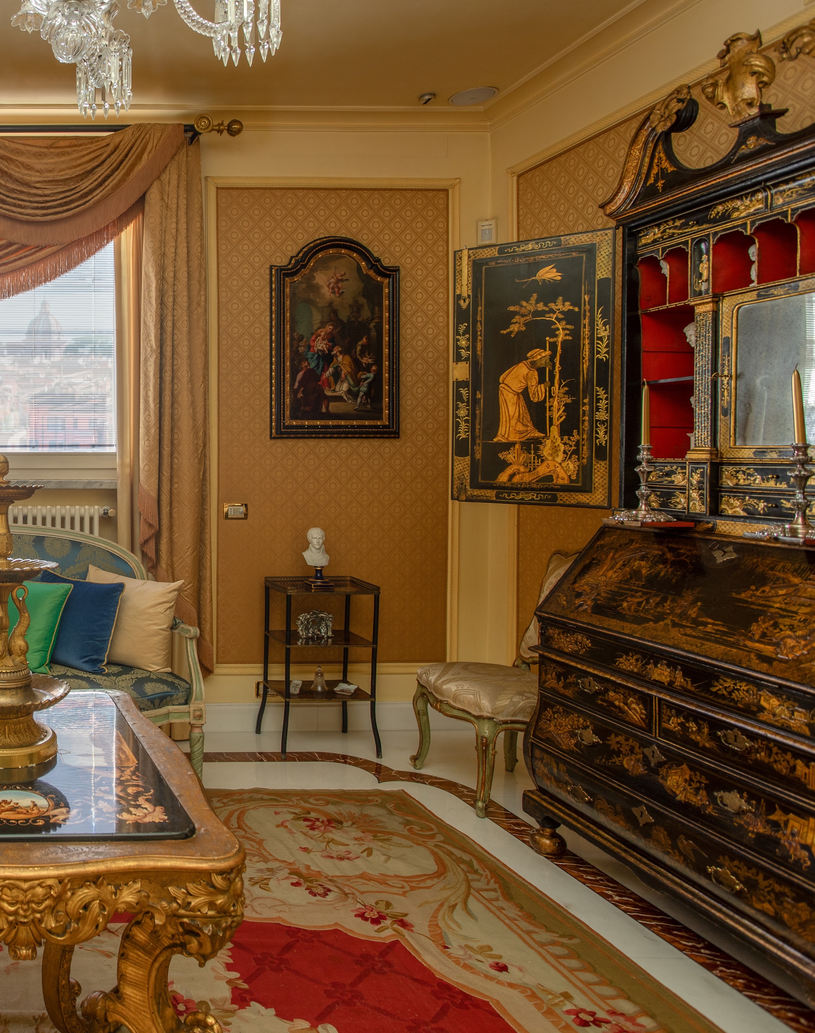 a) Madonna col Bambino e i tre Magi b) Madonna col Bambino e Santo Vescovo