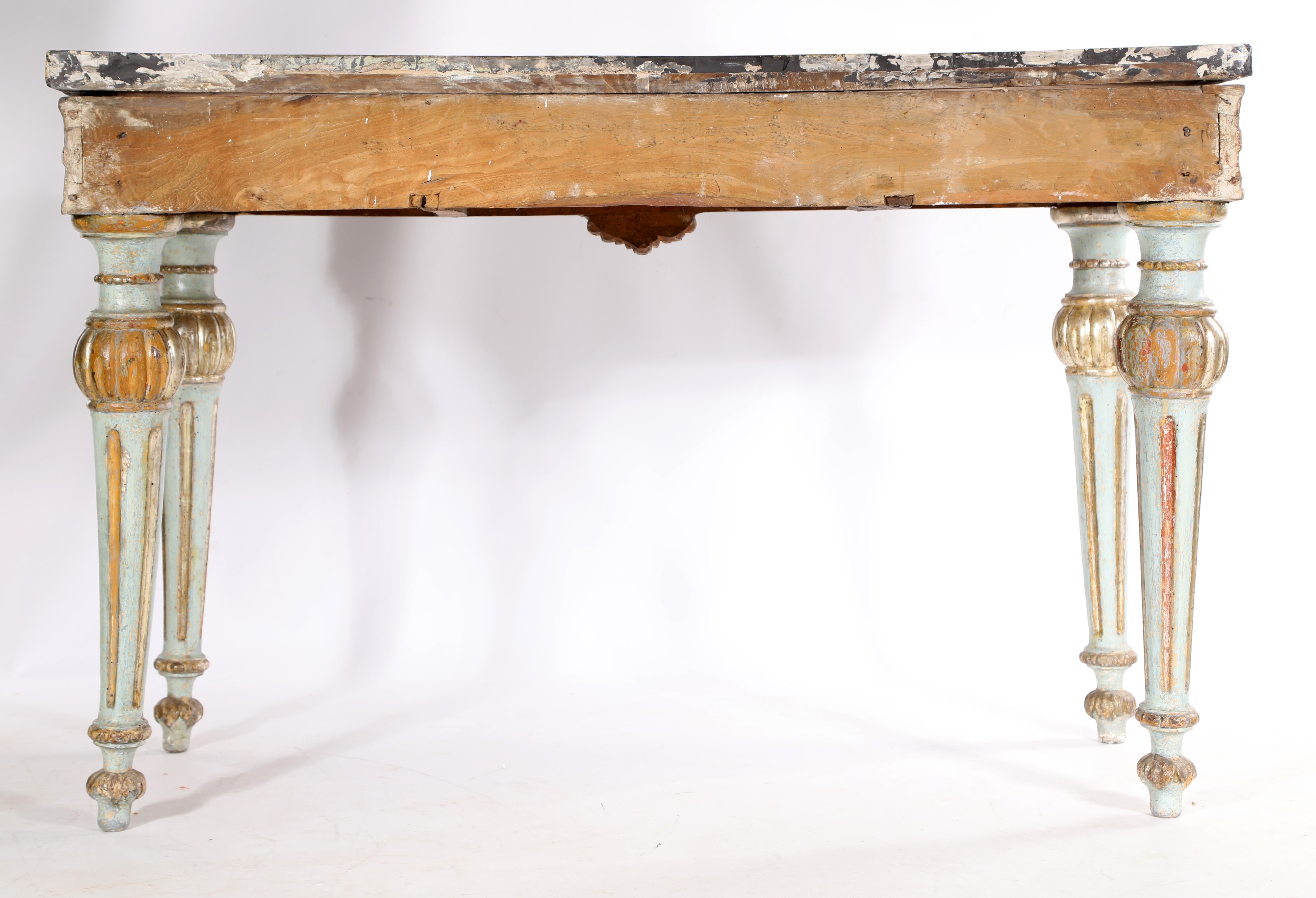 Coppia di consoles in legno laccato azzurro con rilievi decorativi dorati, Marche XVIII secolo