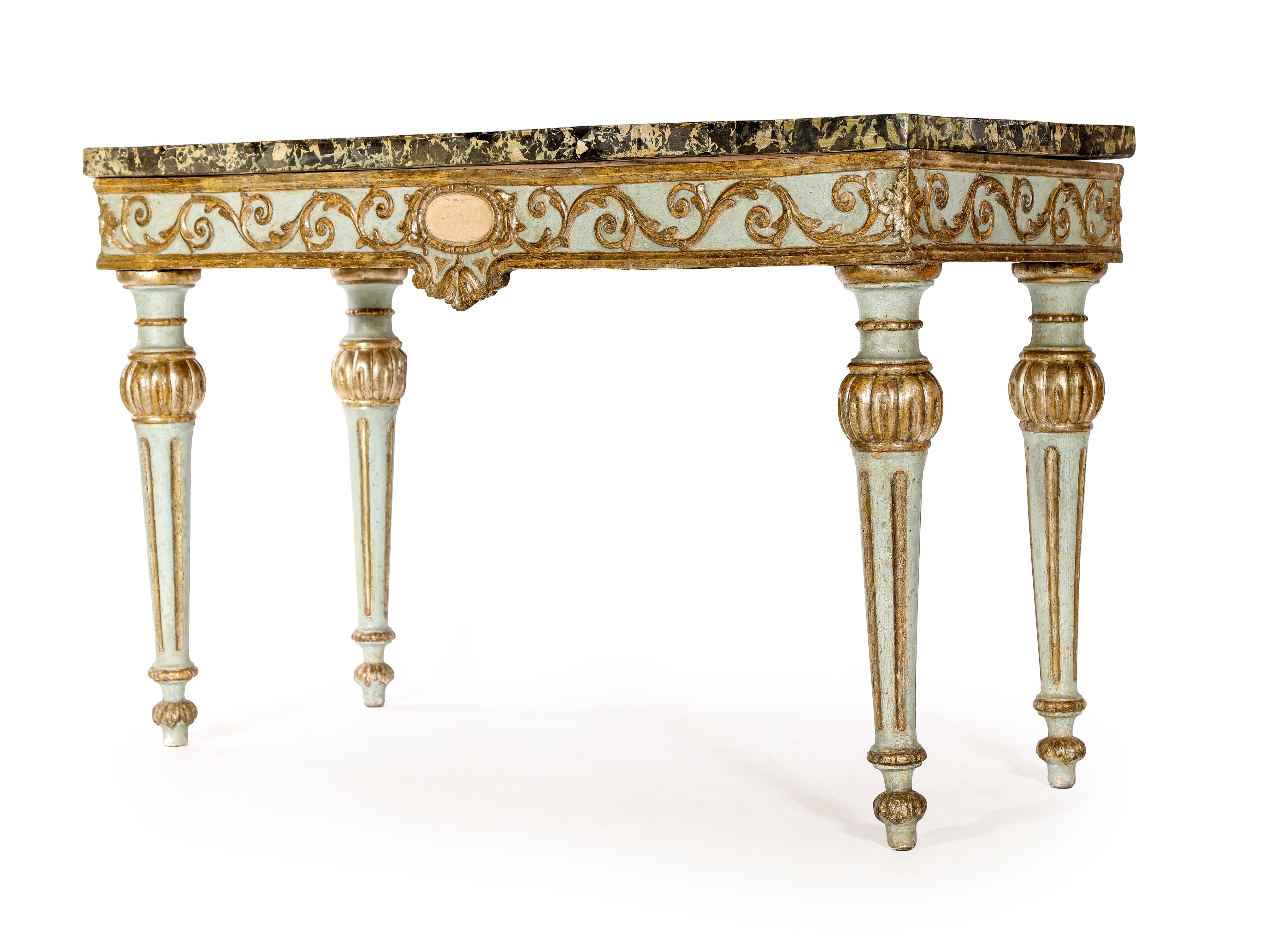 Coppia di consoles in legno laccato azzurro con rilievi decorativi dorati, Marche XVIII secolo