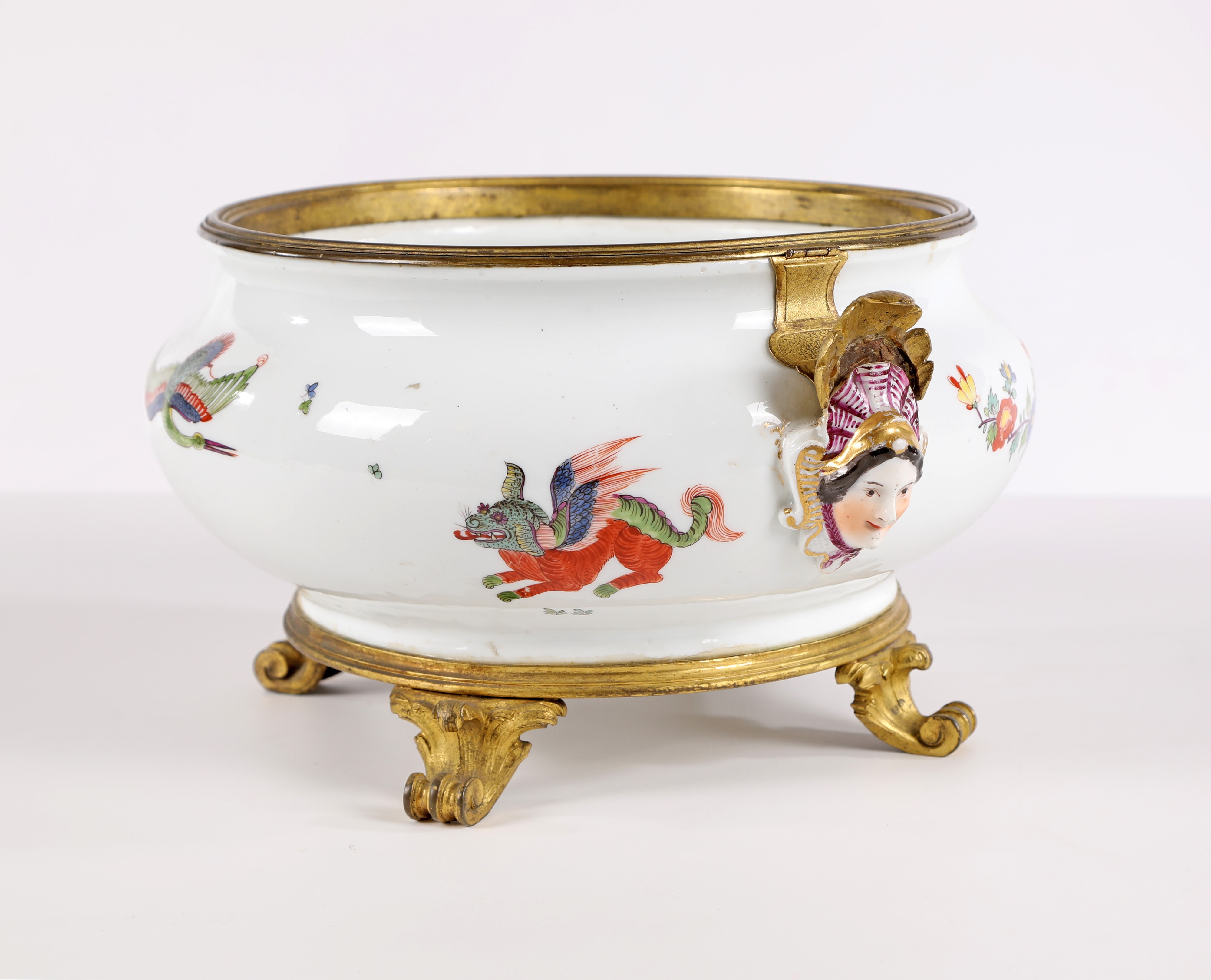Coppa centrotavola in porcellana di Meissen del XVIII secolo montata in bronzo dorato, Francia, X...
