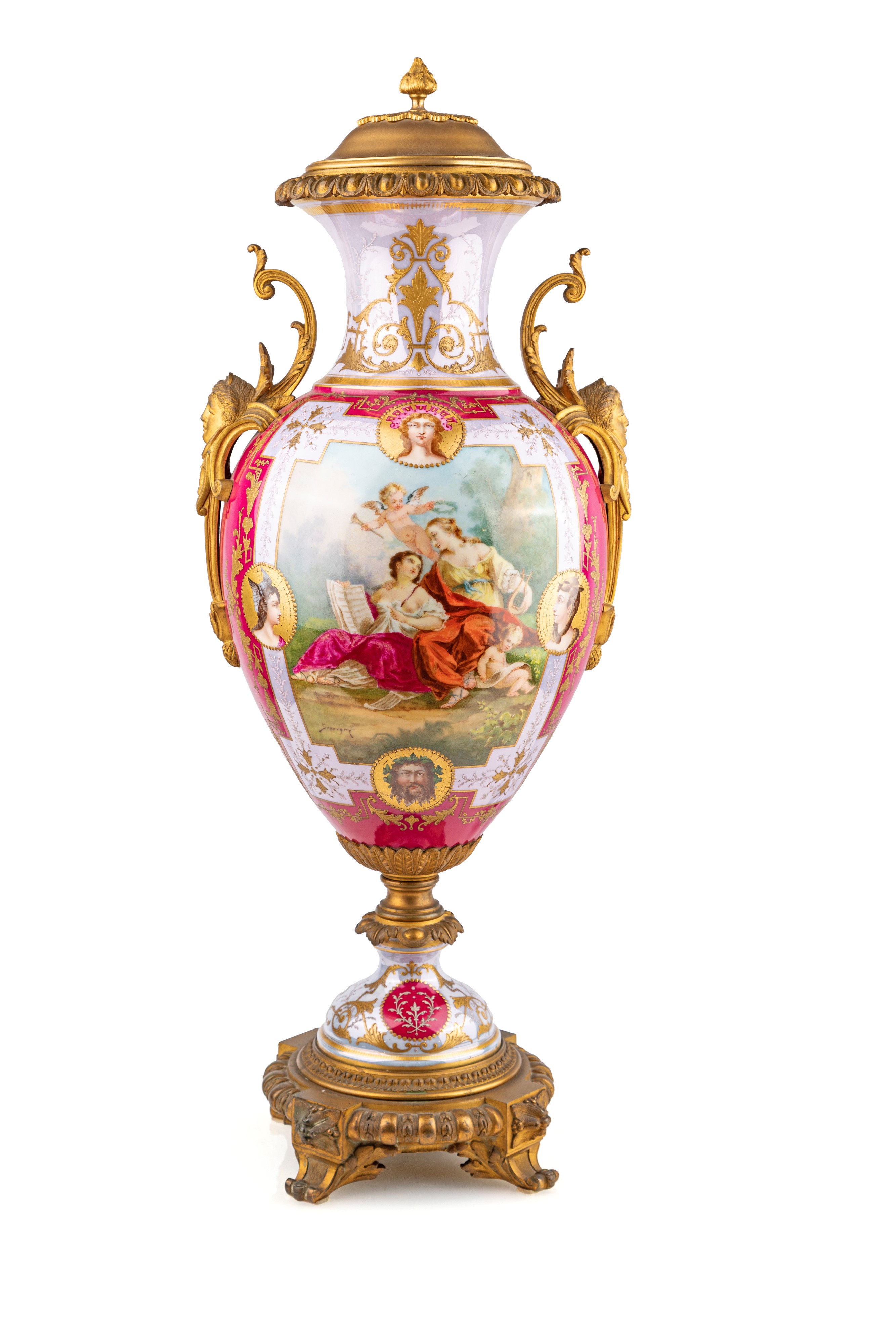 Grande vaso in porcellana di Sèvres rosso porpora con figure mitologiche policrome e montatura in...