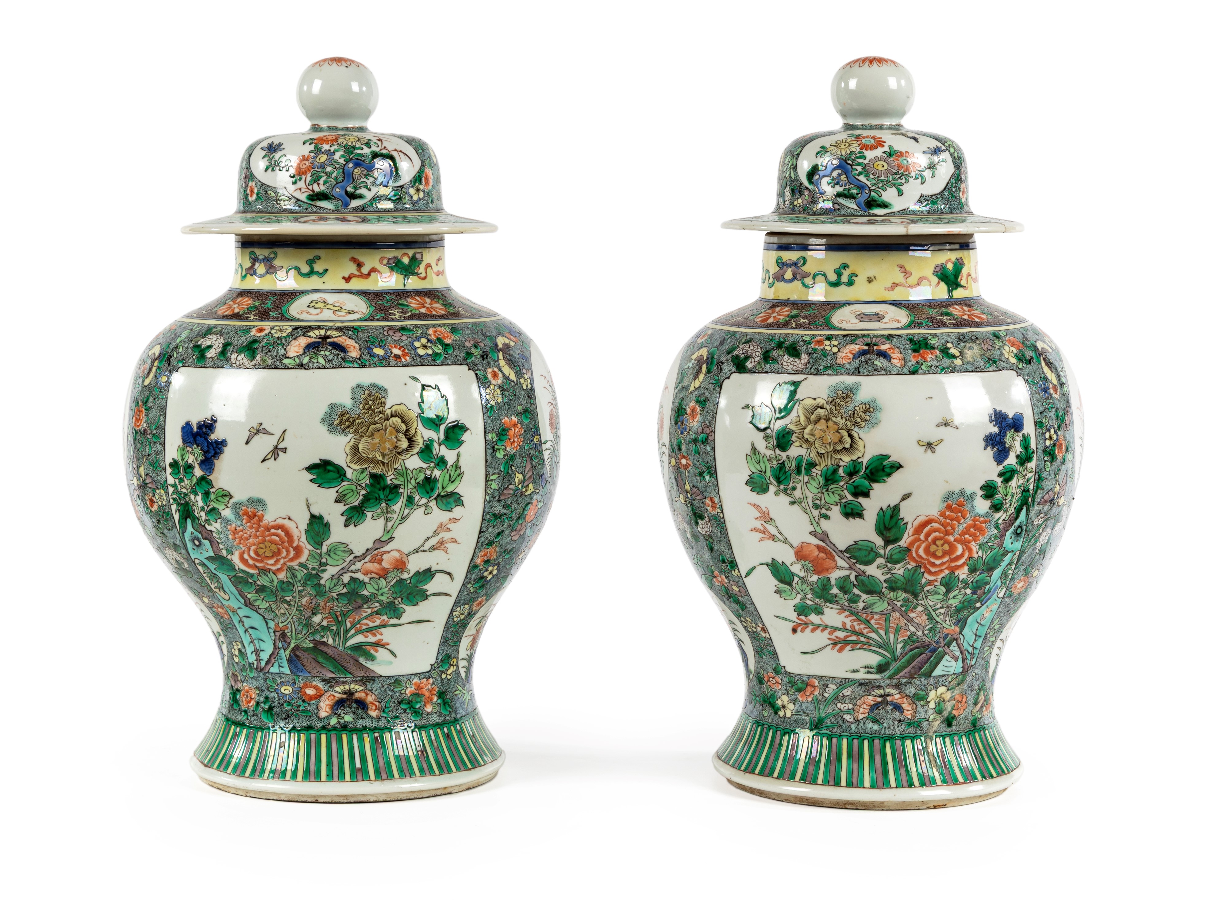 Coppia di potiches in porcellana Famiglia Verde, Cina dinastia Qing, epoca Guangxu, fine del XVII...