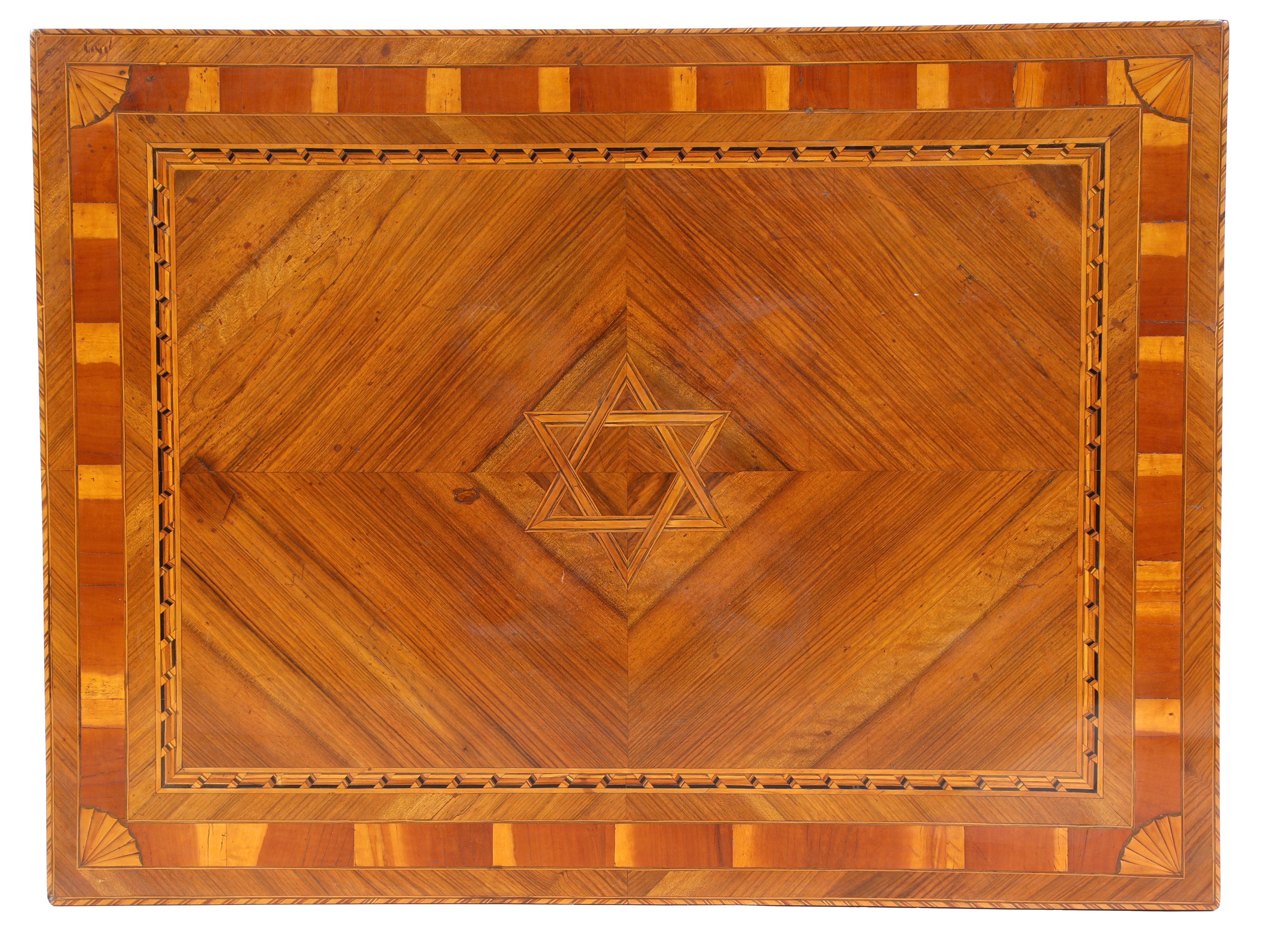 Tavolino Luigi XVI in noce e ciliegio con intarsi in legni di frutto, fine del XVIII secolo