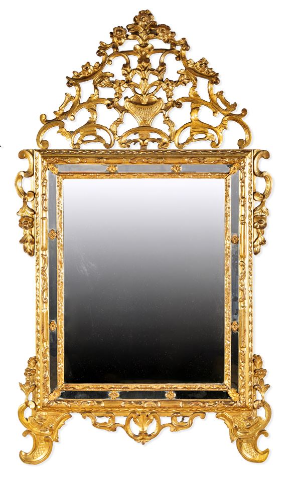 Specchiera in legno intagliato e dorato, XVIII secolo
