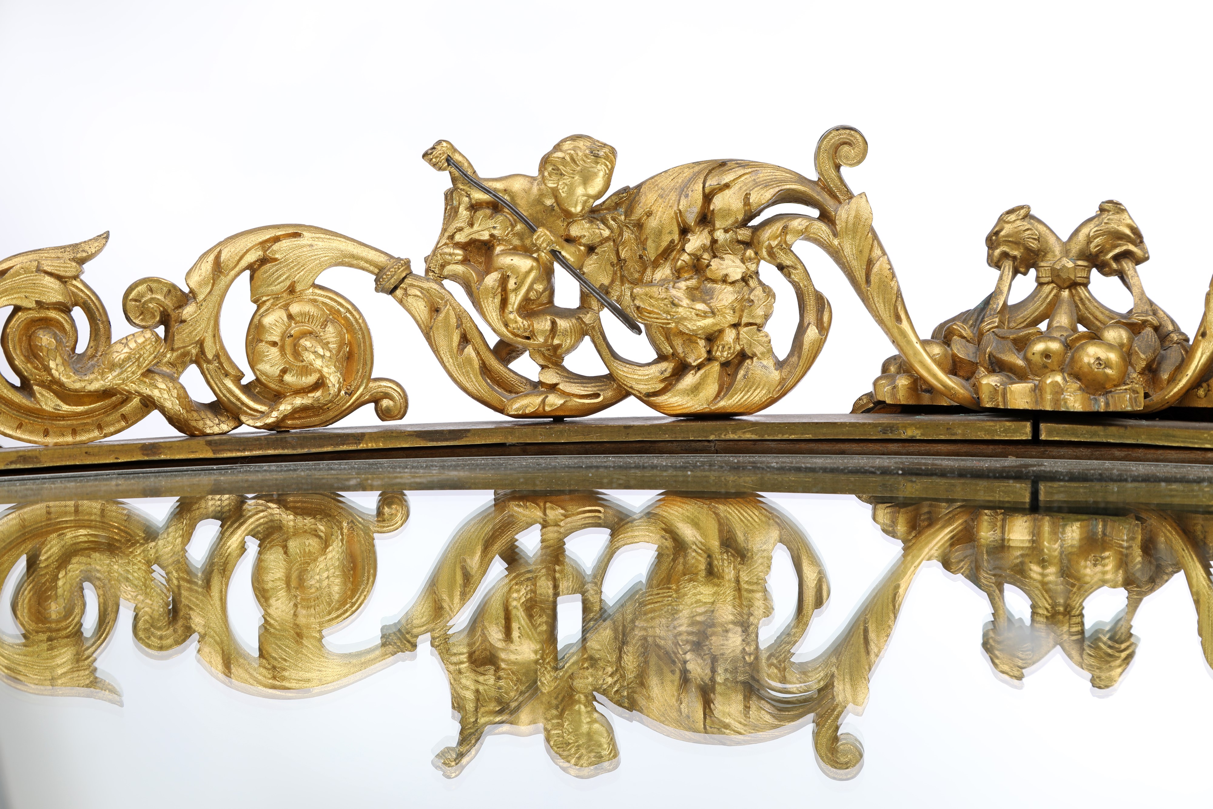 Grande centrotavola in bronzo dorato con specchio, XIX secolo