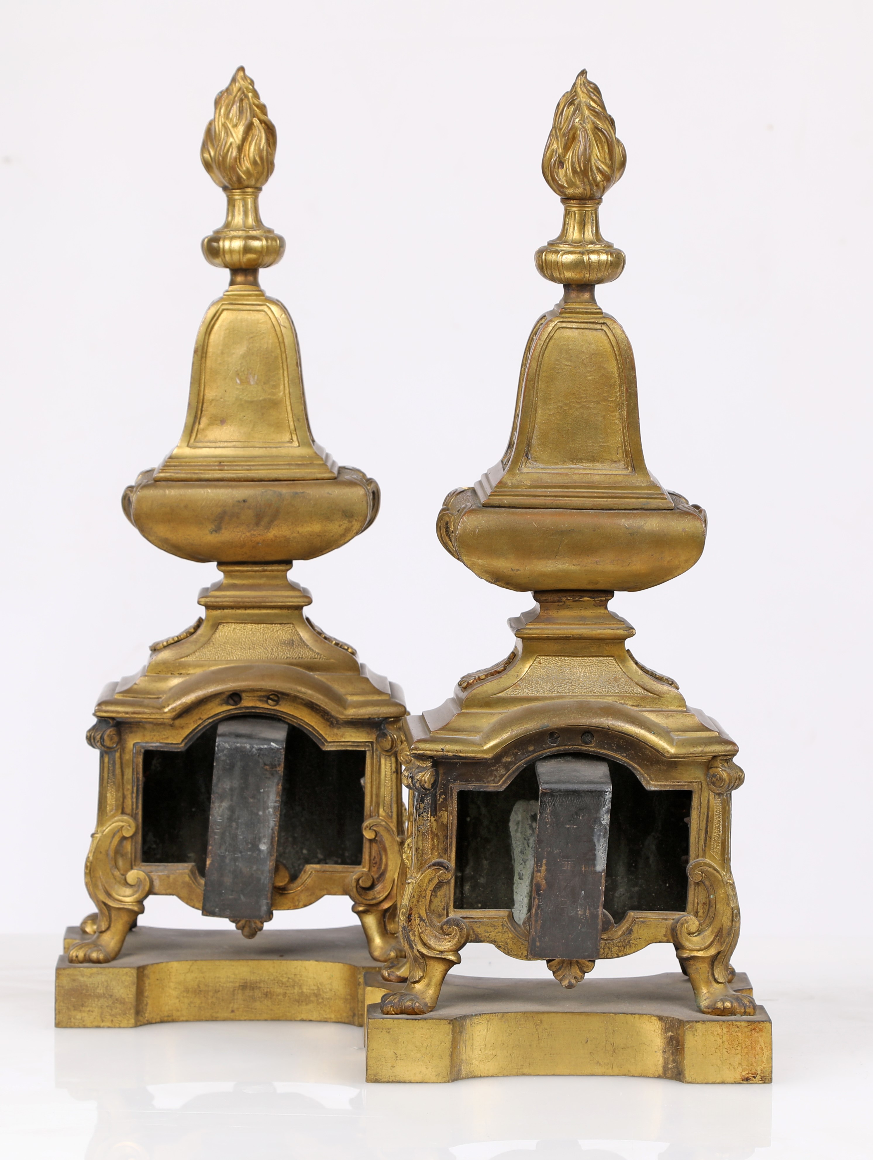 Coppia di alari da camino in bronzo dorato, XIX secolo